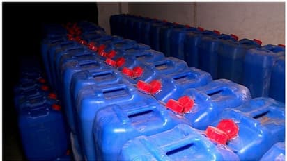 പുറമേ നോക്കിയാൽ പഴയ ടയറുകൾ വിൽക്കുന്ന കട, ഉള്ളിൽ സ്പിരിറ്റ് ഗോഡൗൺ; ഇടപ്പള്ളിയിൽ രണ്ട് പേർ കൂടി പിടിയിൽ