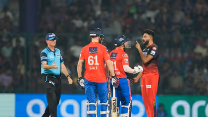 ആദ്യം ഫില് സാള്ട്ടിനെ ചൊറിഞ്ഞ് അടിമേടിച്ചു, പക്ഷെ മത്സരഷശേഷം ആരാധകരുടെ ഹൃദയം തൊട്ട് മുഹമ്മദ് സിറാജ്-വീഡിയോ