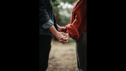 ஆண் தன்னைவிட வயது மூத்த பெண்ணை திருமணம் செய்வது ஏன்?