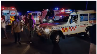 മലപ്പുറം താനൂരില് വിനോദയാത്രാ ബോട്ട് മുങ്ങി; 5 പേർ മരിച്ചു, മരിച്ചവരില് സ്ത്രീകളും കുട്ടികളും