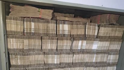 ಕಾಂಗ್ರೆಸಿಗರ ಮನೆ ಮೇಲೆ ರಾತ್ರೋರಾತ್ರಿ ಐಟಿ ದಾಳಿ: ಭಾರಿ ಅಕ್ರಮ ಹಣ ಪತ್ತೆ