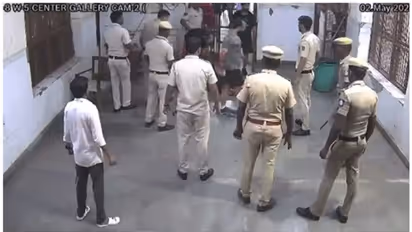 'വെറുതെ നോക്കിനിന്നു'; തിഹാർ ജയിലിൽ ഗുണ്ടാനേതാവിന്റെ കൊലപാതകം, ഏഴ് തമിഴ് പൊലീസുകാർക്കെതിരെ നടപടി