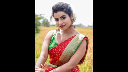 குடும்ப குத்துவிளக்காக மாறி பட்டுச்சேலையில் ஷிவாங்கி நடத்திய வேறலெவல் போட்டோஷூட் - வைரலாகும் போட்டோஸ்