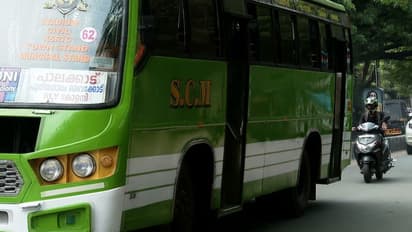വാതിലുകൾ തുറന്നിട്ട് ബസുകളുടെ മരണപ്പാച്ചിൽ: പരിശോധന കർശനമാക്കാൻ മോട്ടോർ വാഹന വകുപ്പ്