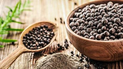 കൊളസ്ട്രോള്‍ മുതല്‍ വണ്ണം കുറയ്ക്കാന്‍ വരെ; അറിയാം കുരുമുളകിന്‍റെ മറ്റ് ആരോ​ഗ്യ​ഗുണങ്ങൾ...