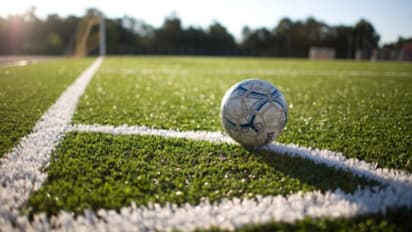 അവസാന നിമിഷത്തെ പകരക്കാരനാവില്ല, മത്സരത്തിനിടെ സ്റ്റേഡിയം വിട്ട ഫുട്ബോള് താരത്തെ കാണാനില്ല