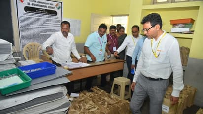 Karnataka Election 2023: ಬೆಂಗ್ಳೂರಿನ ಮಸ್ಟರಿಂಗ್ ಕೇಂದ್ರಗಳ ಭೇಟಿ ನೀಡಿ ಪರಿಶೀಲಿಸಿದ ಚುನಾವಣಾಧಿಕಾರಿ 