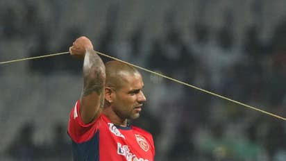 ഇങ്ങനെയൊരു മണ്ടന് ക്യാപ്റ്റന്! ശിഖര് ധവാനെ പരിഹസിച്ച് സോഷ്യല് മീഡിയ; കൂടെ ഒരു മോശം റെക്കോര്ഡും