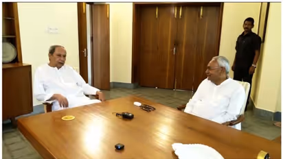 നവീൻ പട്നായിക്കിനെ കണ്ട് നിതീഷ് കുമാർ; സഖ്യം ചർച്ചയായില്ല, സൗഹൃദ കൂടിക്കാഴ്ചയെന്ന് വിശദീകരണം