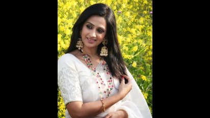 తెల్ల చీర కట్టి పూలతోటలో తిరుగుతున్న చందమామ... లయ ఇన్నాళ్లు ఈ గ్లామర్ ఎక్కడ దాచిందిరా బాబు!