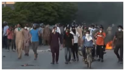 ഇമ്രാൻ ഖാന്റെ അറസ്റ്റ്; പാകിസ്താനിൽ വൻ സംഘർഷം