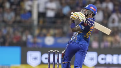 സൂര്യകുമാര്‍ ലോകത്തിലെ ഏറ്റവും മികച്ച ടി20 ബാറ്റര്‍, പ്രശംസകൊണ്ട് മൂടി ഇതിഹാസങ്ങള്‍