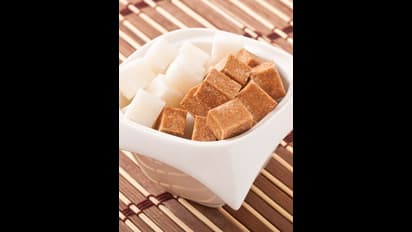 சர்க்கரையா? வெல்லமா? இவை இரண்டில் சருமத்திற்கு சிறந்தது எது? தெரிஞ்சுக்க இதை படிங்க..!!