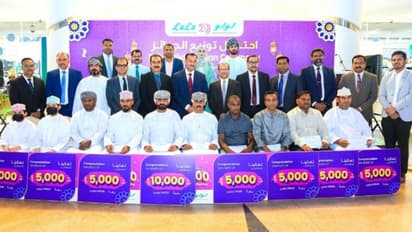 ലുലു ഷോപ്പ് ആന്റ് വിൻ മെഗാ വിജയികൾക്ക് സമ്മാനങ്ങള് വിതരണം ചെയ്തു