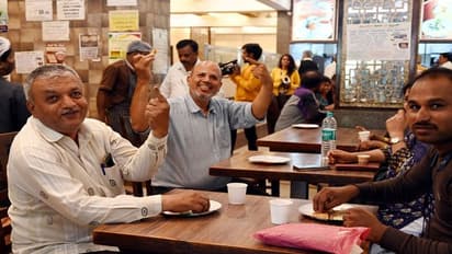 Karnataka Election 2023: ಮತದಾರರಿಗೆ ಉಚಿತ ತಿನಿಸು: ತಡರಾತ್ರಿ ತೀರ್ಪು