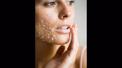 Here are 7 skincare tips for monsoons to maintain flawless, healthy skin