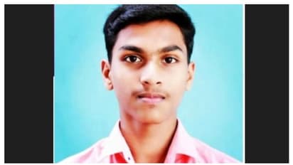 വീടിനുള്ളിൽ പഠിച്ചുകൊണ്ടിരിക്കെ പാമ്പുകടിച്ചു; പത്താം ക്ലാസ് വിദ്യാർഥിക്ക് ദാരുണാന്ത്യം