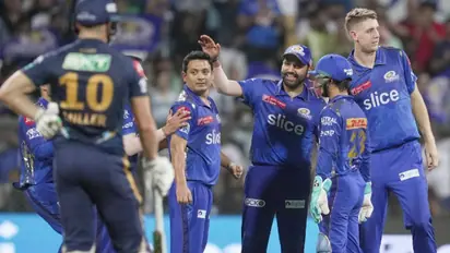 பிளே ஆஃப் போட்டியில் 3 டீம்: மும்பைக்காக விட்டுக்கொடுக்குமா ஹைதராபாத் ? இல்லை தன்னோடு கூட்டிச் செல்லுமா?