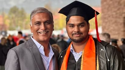 Harish Rao: పుత్రోత్సాహంలో మంత్రి హరీష్ రావు.. తనయుడి స్నాతకోత్సవంలో మంత్రి నయా లుక్..