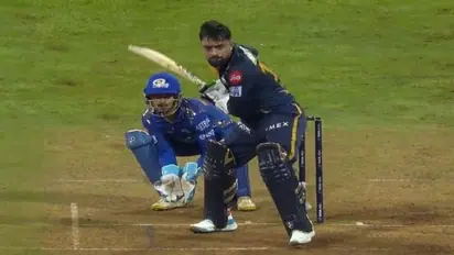 മുംബൈ ഇന്ത്യന്സിനെതിരെ സിക്സ് പൂരം! ഗില്ക്രിസ്റ്റും ജയസൂര്യയും അടങ്ങുന്ന എലൈറ്റ് പട്ടികയില് റാഷിദ് ഖാനും