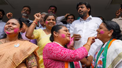 కర్ణాటకలో ఆధిక్యంలో హస్తం పార్టీ .. దేశవ్యాప్తంగా సంబరాల్లో కాంగ్రెస్ శ్రేణులు..