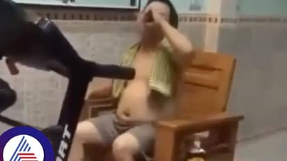 ಸೋಮಾರಿ ಫಿಟ್ನೆಸ್ ಫ್ರೀಕ್, ಟ್ರೆಡ್ಮಿಲ್ನಲ್ಲಿ ಕುಳಿತು ಸ್ನ್ಯಾಕ್ಸ್ ಮೆಲ್ಲುತ್ತಿರುವ ಭೂಪ!