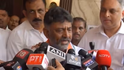 കർണാടക മുഖ്യമന്ത്രിയെ തീരുമാനിക്കുക ദില്ലിയിൽ? സമവായമില്ലാത്തത് പ്രതിസന്ധി; നിരീക്ഷകരെ വെച്ചു