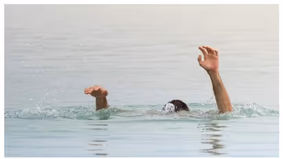 പുഴയിൽ വീണ് കാണാതായ മൂന്ന് കുട്ടികളിൽ ഒരാളുടെ മൃതദേഹം കണ്ടെത്തി; രണ്ടുപേർക്കായി തിരച്ചിൽ തുടരുന്നു