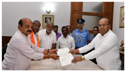 മുഖ്യമന്ത്രി ബസവരാജ് ബൊമ്മൈ രാജി വെച്ചു; സംഭവിച്ചത് എന്താണെന്ന് പരിശോധിക്കുമെന്ന് ആവർത്തിച്ച് ബൊമ്മൈ