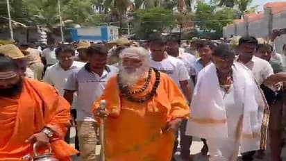 Tumakuru: ತಿಪಟೂರಿನ ಕಾಡಸಿದ್ದೇಶ್ವರ ಮಠಕ್ಕೆ ಡಿಕೆಶಿ ಭೇಟಿ, ವಿಶೇಷ ಪೂಜೆ ಸಲ್ಲಿಕೆ