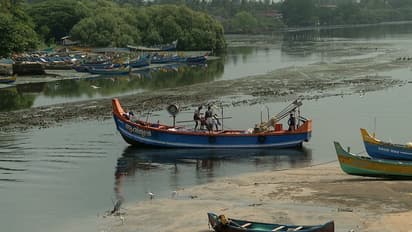 കല്ലായിപ്പുഴയിലെ ചെളിയും മണ്ണും നീക്കുന്ന നടപടികള്‍ ത്വരിത ഗതിയിലാക്കണമെന്ന് മനുഷ്യാവകാശ കമ്മീഷന്‍