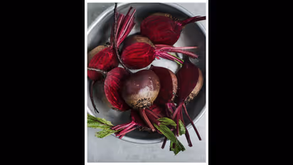 മുഖത്തെ ചുളിവുകൾ മാറാൻ ബീറ്റ്റൂട്ട് ; ഇങ്ങനെ ഉപയോഗിക്കൂ