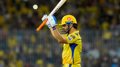 IPL 2023: Is CSK skipper MS Dhoni playing with an injured knee? Batting coach Michael Hussey answers