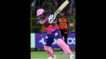 സഞ്ജുവിന്‍റെ പ്രശ്‌നമത്, മാറ്റാതെ വഴിയില്ല; ജീവന്‍മരണ പോരിന് മുമ്പ് ആകാശ് ചോപ്ര