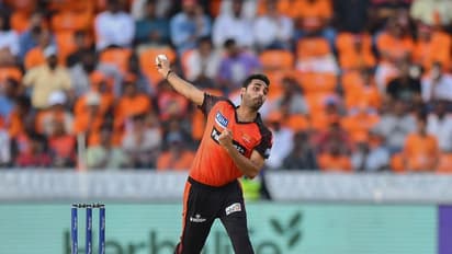 ഭുവി തുടങ്ങി, ഗുജറാത്ത് ടൈറ്റന്സിന് വിക്കറ്റ് വീഴ്ച്ച; ഗില്ലാട്ടത്തിലൂടെ തിരിച്ചടി