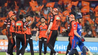 ടൈറ്റന്സിനെതിരായ ടൈറ്റ് ഏറ്; അഞ്ച് വിക്കറ്റ് നേട്ടവുമായി ഭുവിക്ക് ഇരട്ട റെക്കോര്ഡ്