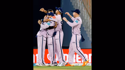 ഷമി കൊടുങ്കാറ്റില് ക്ലാസന് വെടിക്കെട്ട് അണഞ്ഞു; ഗുജറാത്ത് പ്ലേ ഓഫില്, സണ്റൈസേഴ്സ് അസ്തമിച്ചു