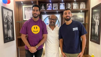 சிஎஸ்கே-வை வீழ்த்திய கையோடு சூப்பர்ஸ்டார் வீட்டுக்கு விசிட் அடித்த கொல்கத்தா வீரர்கள் - வைரலாகும் போட்டோஸ்