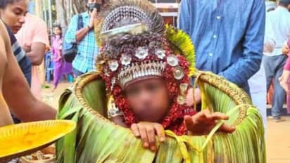 കുട്ടികളെ തീ ചാമുണ്ടി തെയ്യം കെട്ടിക്കുന്നതിനെതിരായ ഹര്‍ജി സ്വീകരിച്ച് ഹൈക്കോടതി