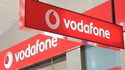 వొడాఫోన్ నుంచి సుమారు 11,000 మంది ఉద్యోగులకు లే ఆఫ్, భారత ఉద్యోగులకు మాత్రం ఊరట..