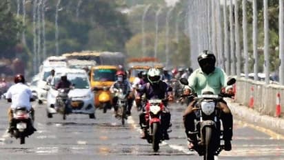 மக்களே.. தப்பி தவறி கூட இந்த டைம்ல வீட்டை விட்டு வெளியே வந்துடாதீங்க.. மாவட்ட ஆட்சியர்கள் உச்சக்கட்ட அலர்ட்!