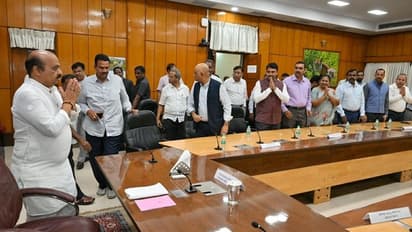 ಆಡಳಿತಾವಧಿಯಲ್ಲಿ ದಿಟ್ಟ ತೀರ್ಮಾನಕ್ಕೆ ಸಹಕರಿಸಿದ ಅಧಿಕಾರಿ ವೃಂದಕ್ಕೆ ಬೊಮ್ಮಾಯಿ ಧನ್ಯವಾದ