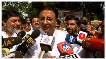 അഭ്യൂഹങ്ങൾ വിശ്വസിക്കരുത്, തീരുമാനമാകുമ്പോൾ കോൺഗ്രസ് അധ്യക്ഷൻ പ്രഖ്യാപിക്കും; രൺദീപ് സിങ് സുർജെവാല