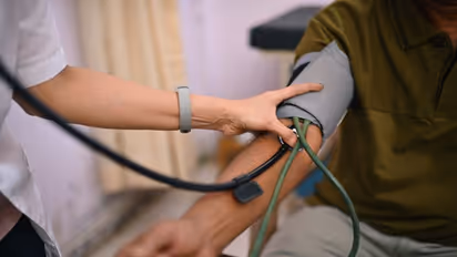 World Hypertension Day 2024 : ‍‍‍ഹൈപ്പർടെൻഷൻ സാധ്യത കുറയ്ക്കാൻ സഹായിക്കുന്ന അഞ്ച്  ജീവിതശൈലി മാറ്റങ്ങൾ