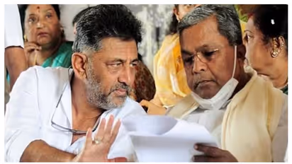 ಅಧಿ​ಕಾ​ರಿ​ಗಳ ಜತೆ ಸುರ್ಜೇ​ವಾಲಾ ಸಭೆ ನಡೆ​ಸಿ​ಲ್ಲ: ಸಿಎಂ ಸಿದ್ದು, ಡಿಕೆಶಿ ಸ್ಪಷ್ಟನೆ 