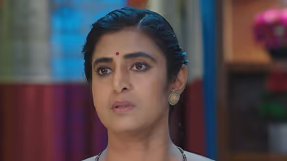 Intinti Gruhalakshmi: తల్లి కాళ్లు పట్టుకున్న విక్రమ్.. గట్టి సాక్ష్యాలతో పెద్ద షాకిచ్చిన లాస్య?