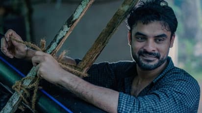 കേരളത്തില് നിന്ന് മാത്രം 50 കോടി! ബോക്സ് ഓഫീസില് കുതിപ്പ് തുടര്ന്ന് '2018'