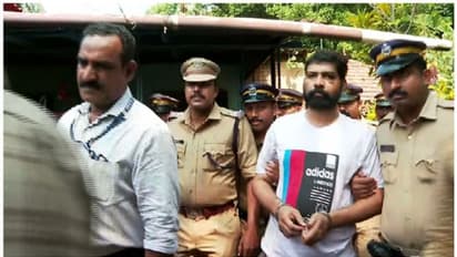 ഡോക്ടർ വന്ദന ദാസ് കൊലക്കേസ്; പ്രതി സന്ദീപിനെ കുടവട്ടൂരിലെ വീട്ടിലെത്തിച്ച് തെളിവെടുപ്പ് 