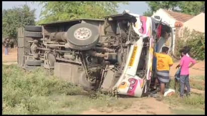காடுவெட்டியில் தனியார் பேருந்து கவிழ்ந்து விபத்து; 10க்கும் மேற்பட்டோர் காயம்