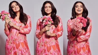 మందారంలా విరబూసిన చిరునవ్వుతో కీర్తి సురేష్..చిలిపి హావభావాలు చూస్తే ఎంతటివారైనా ఫిదానే  